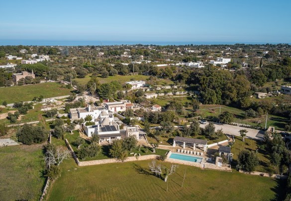 A breve distanza dalle case bianche che si affacciano sul mare di Polignano a Mare - Opuntia Trulli e Lamie
