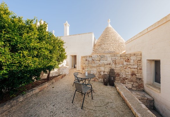 Fairy tale place nestled in the picturesque Apulian countryside - Opuntia Trulli e Lamie