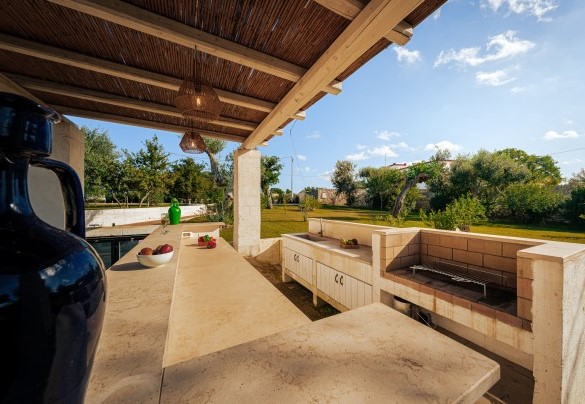 Barbecue with sink and work area - Opuntia Trulli e Lamie