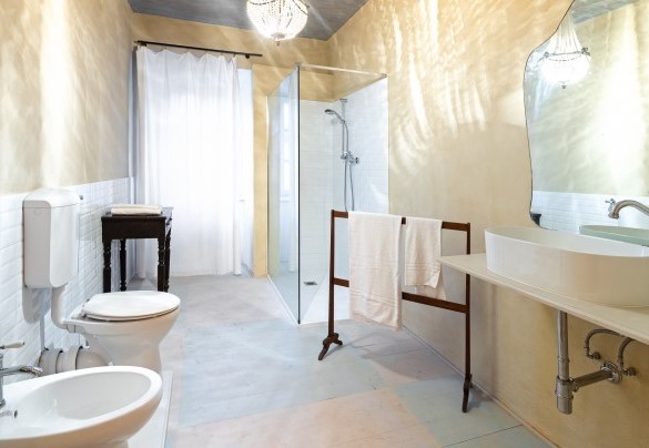 The bathroom (5) with shower at the upper floor - Palazzo Pozzobonelli