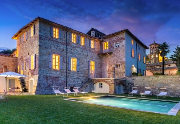 The sun goes down....., lights turn on - Palazzo Pozzobonelli