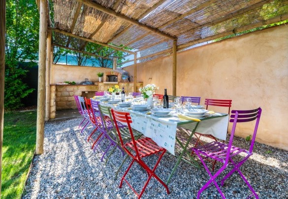 The barbecue and the wood oven in the shade of the pergola for your banquets - Palazzo Pozzobonelli