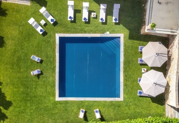Aerial view of the pool and solarium - Palazzo Pozzobonelli