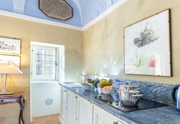 The wall system of the kitchen - Palazzo Pozzobonelli