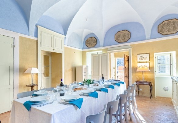 The kitchen with the large table and the door leading to the terrace - Palazzo Pozzobonelli