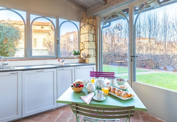 The equipped kitchen in the lovely verandaconnected to the double bedroom (4) at the ground floor - Palazzo Pozzobonelli