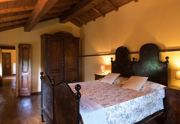 Camera doppia al piano superiore con letti in ferro - Pieve del Borgo
