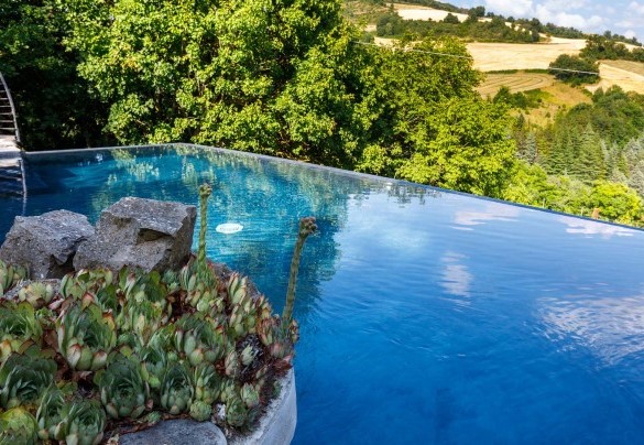 L’accogliente piscina riscaldata, distante circa 20 m dalla villa - Pieve del Borgo