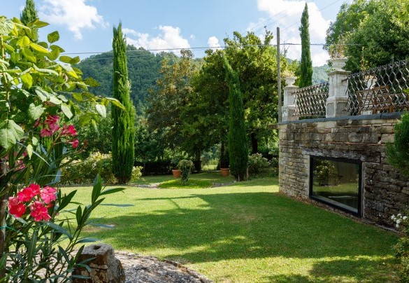 Il parco della villa si estende per circa 10.000 mq - Pieve del Borgo
