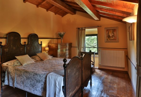 Camera matrimoniale al piano superiore con letto in ferro - Pieve del Borgo