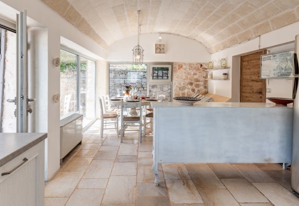 Lamia with dining room and open kitchen – Pigreco