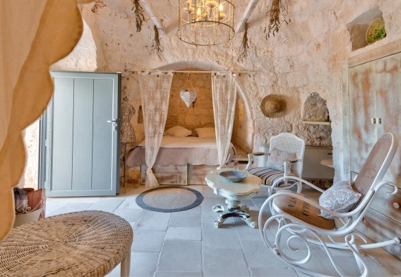 Master double bedroom with en-suite bathroom in the Pigreco trullo - Pigreco