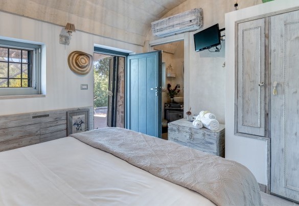 Double bedroom of the Lamia Bruja with en-suite bathroom - Pigreco