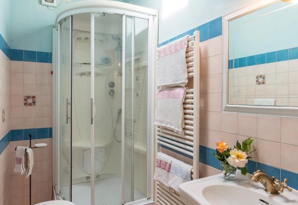 Bathroom with hydromassage shower n.4, en-suite the bedroom n.4 – Podere Bagnolo 8