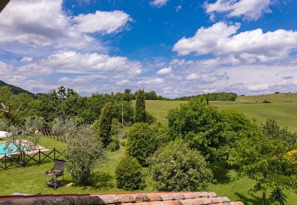 Picturesque view of the beautiful expanse of woods stretching out in front – Podere Bagnolo 8