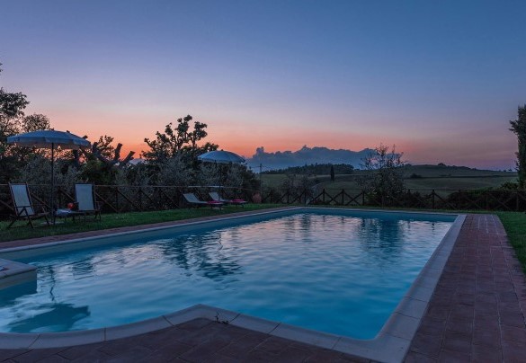 The pool at dusk – Podere Bagnolo 8