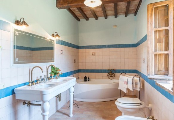 Bathroom with hydromassage tub n.2, en-suite the bedroom n.2 – Podere Bagnolo 8