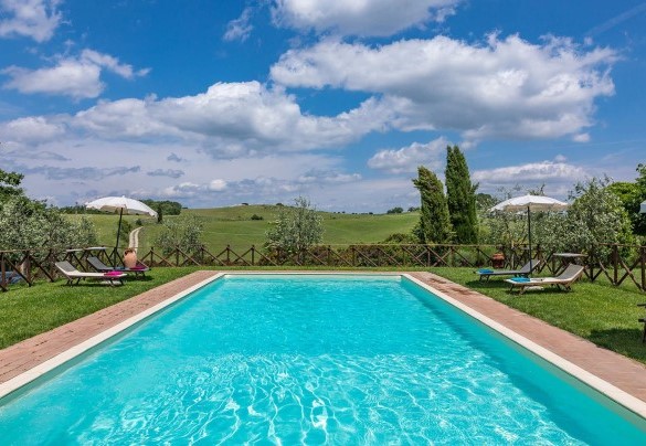 The swimming pool looks at the Tuscany countryside - Podere Bagnolo 8