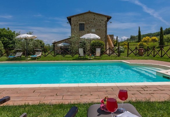 The large park that surrounds the pool full of olive trees, cypresses and flowering bushes – Podere Bagnolo 8