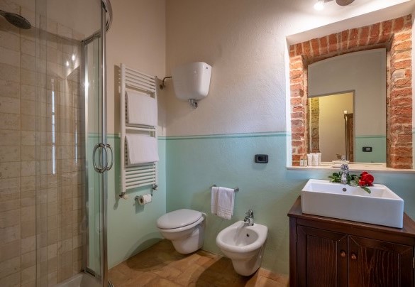 Bagno en suite con doccia n.8 (unità 4)