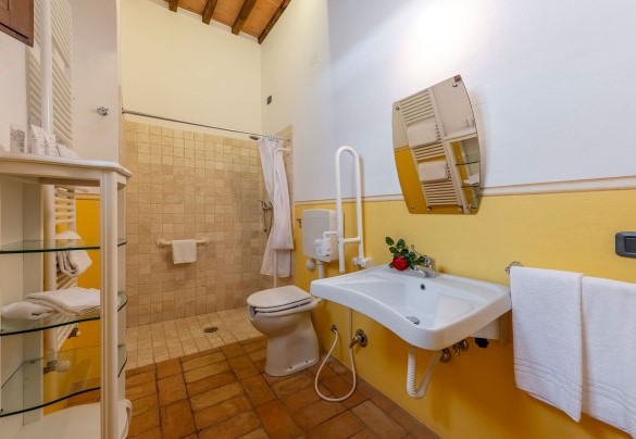 Bagno en suite con doccia n.5 (unità 2)
