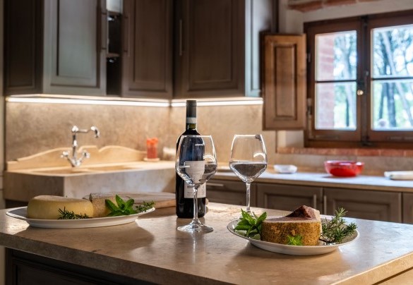 La cucina principale da cui si accede a portico attrezzato - Podere Bellaria