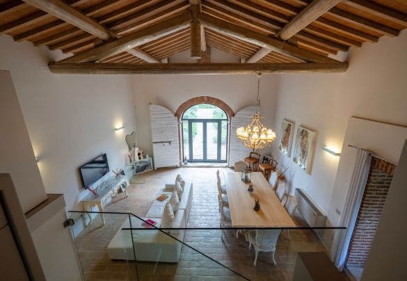 Bedroom with double bed on the loft, accessible via a wooden staircase  - Podere Bellaria