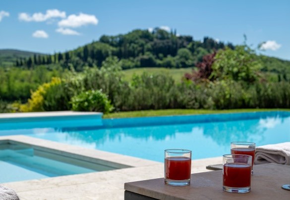 La piscina recintata, a sfioro su due lati  - Podere Bellaria