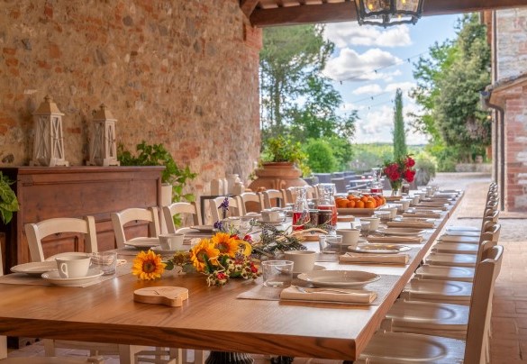 Il portico in posizione comoda tra la cucina principale e la cucina esterna - Podere Bellaria