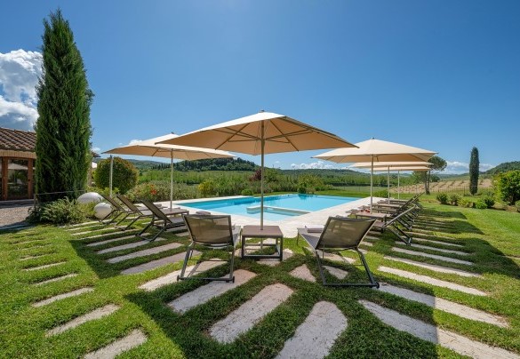 La piscina con l’area prendisole attrezzata - Podere Bellaria