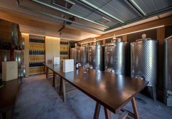 All’interno dell’azienda, una cantina per degustazioni - Podere Bellaria