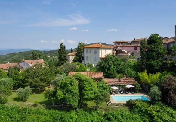 Al confine tra Valdarno e Chianti, la struttura consente di spostarsi per visitare numerose località come Arezzo, Siena, Firenze - Podere Belvedere