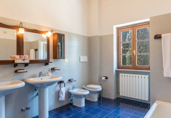 Il grande bagno con vasca - Podere Calcheto