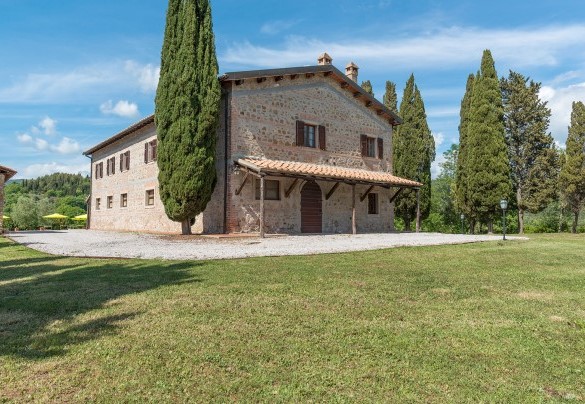 Il prato all'inglese circonda la villa - Podere Calcheto