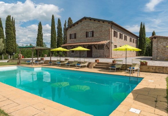 La piscina a pochi passi dalla villa - Podere Calcheto