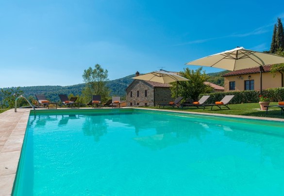 La vasca è rivestita in PVC ed igienizzata a cloro - Podere Campotorno