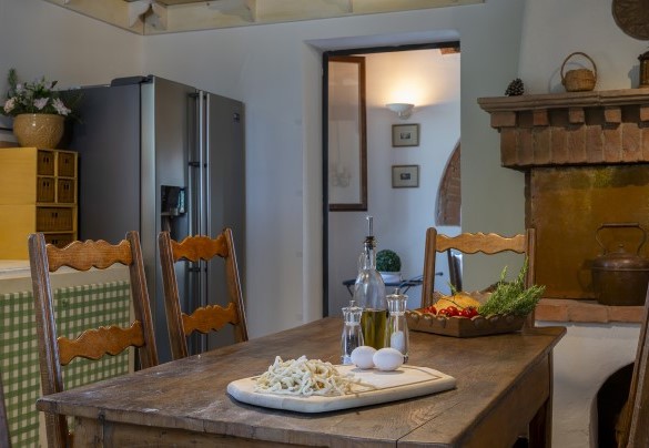 Traditional-style built-in kitchen - Podere Casanovina