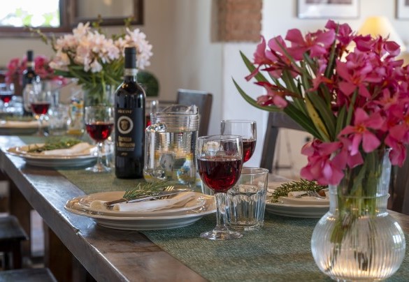 Traditional furnishings for the main dining table - Podere Casanovina