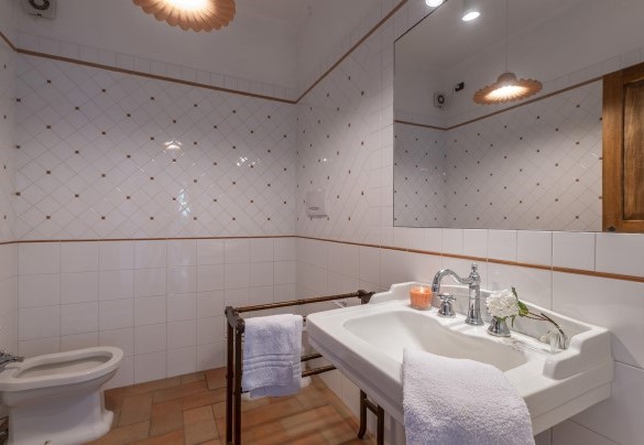Guest bathroom on the ground floor - Podere Casanovina