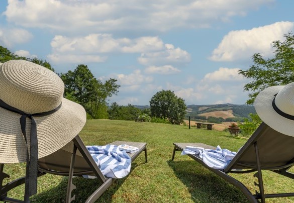 The unmistakable endless landscapes of the lands south of Siena - Podere Casanovina