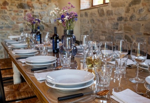 The spacious dining room on the ground floor - Podere Collelungo