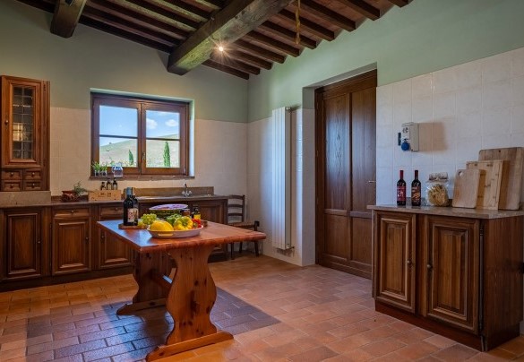 The main kitchen on the ground floor - Podere Collelungo