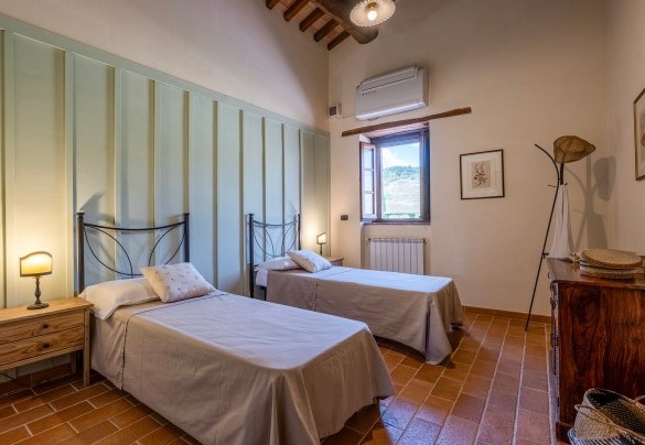 Twin bedroom n.1 with joinable beds on the first floor - Podere Collelungo