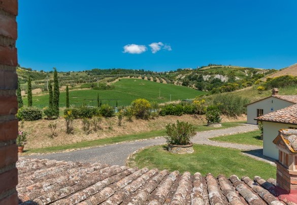 Un vialetto sterrato collega le strutture - Podere Collelungo