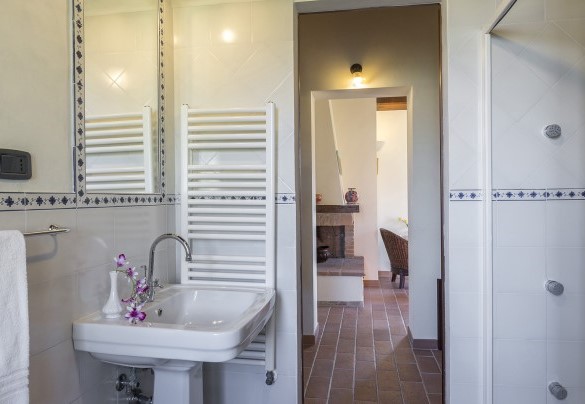 Bagno con doccia idromassaggio n.2 al primo piano - Podere Collelungo