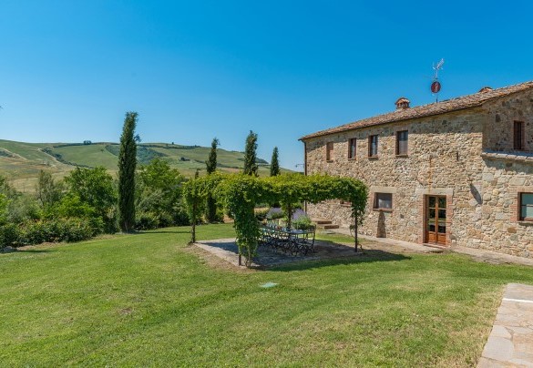 Il prato all'inglese abbraccia la proprietà - Podere Collelungo
