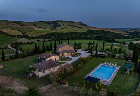 La proprietà negli ultimi bagliori del giorno - Podere Collelungo