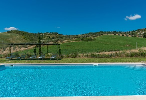 La grande piscina recintata - Podere Collelungo