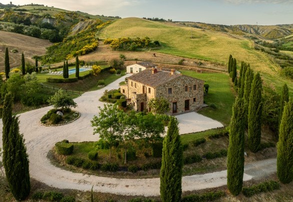 Un vialetto in ghiaia collega le strutture - Podere Collelungo