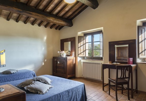 Camera matrimoniale n.3 con letto singolo a richiesta, al primo piano - Podere Collelungo